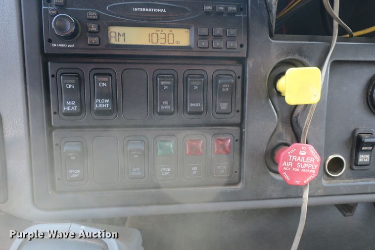 image for item DF5110 2006 International 7400 dump truck