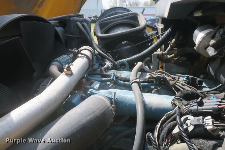 image for item DF5110 2006 International 7400 dump truck