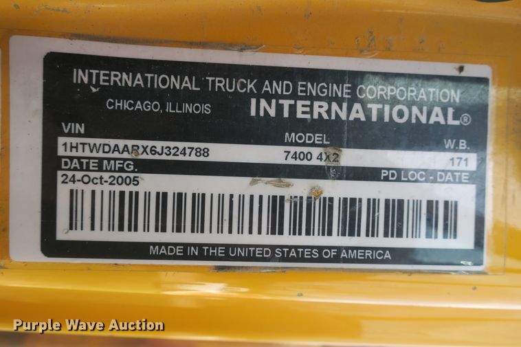 image for item DF5110 2006 International 7400 dump truck