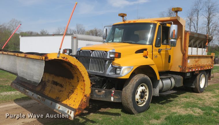 image for item DF5110 2006 International 7400 dump truck