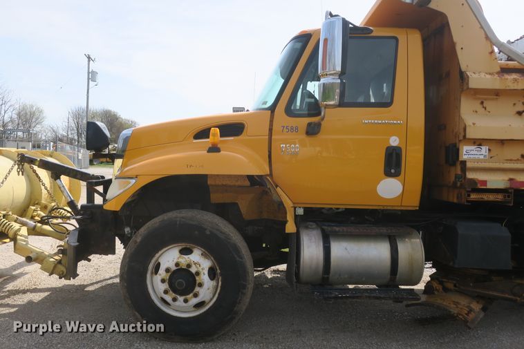 image for item DF5111 2006 International 7500 dump truck