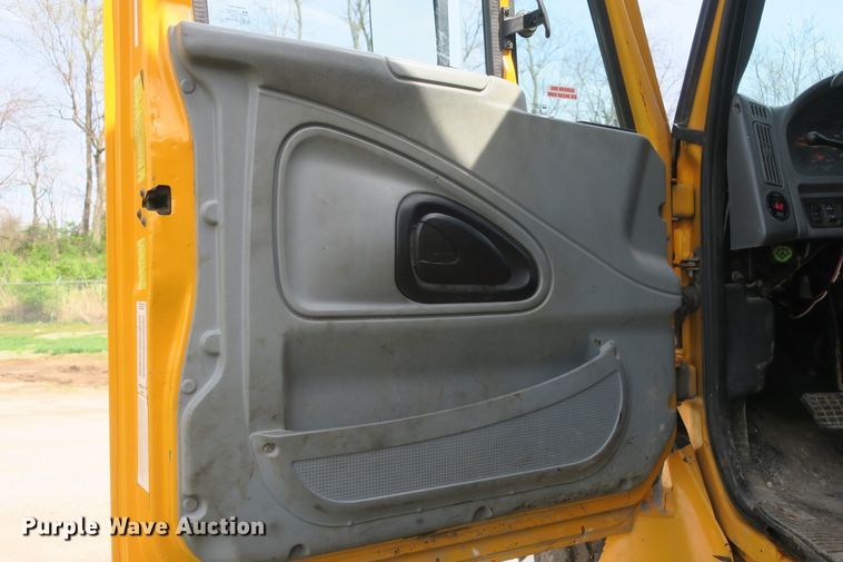 image for item DF5111 2006 International 7500 dump truck