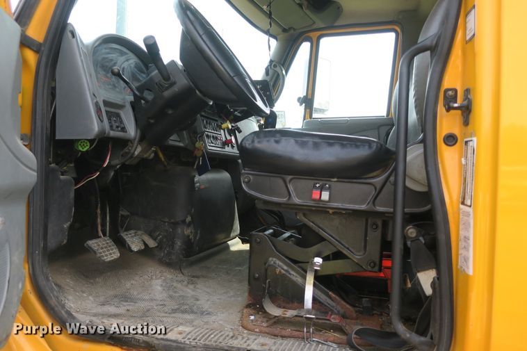 image for item DF5111 2006 International 7500 dump truck