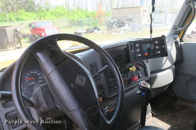 image for item DF5111 2006 International 7500 dump truck