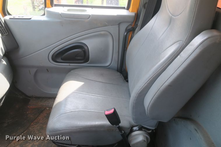 image for item DF5111 2006 International 7500 dump truck