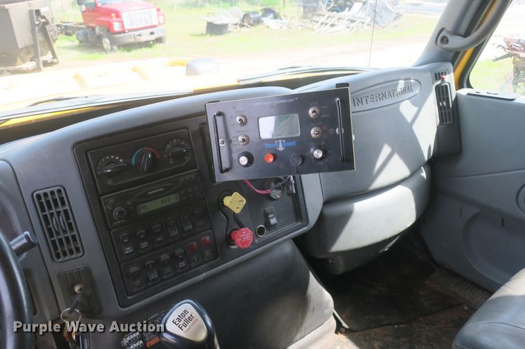 image for item DF5111 2006 International 7500 dump truck