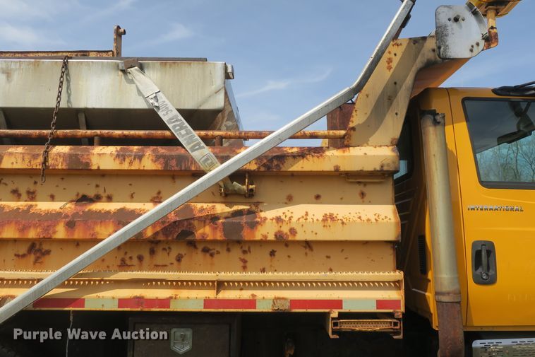 image for item DF5111 2006 International 7500 dump truck