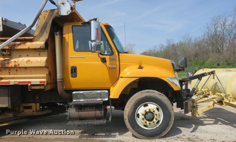 image for item DF5111 2006 International 7500 dump truck