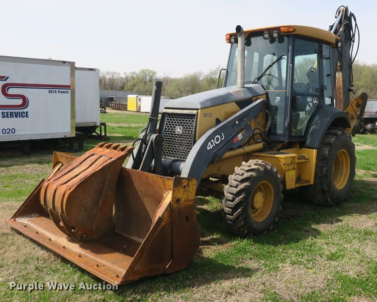 image for item DF5112 2007 John Deere 410J  backhoe