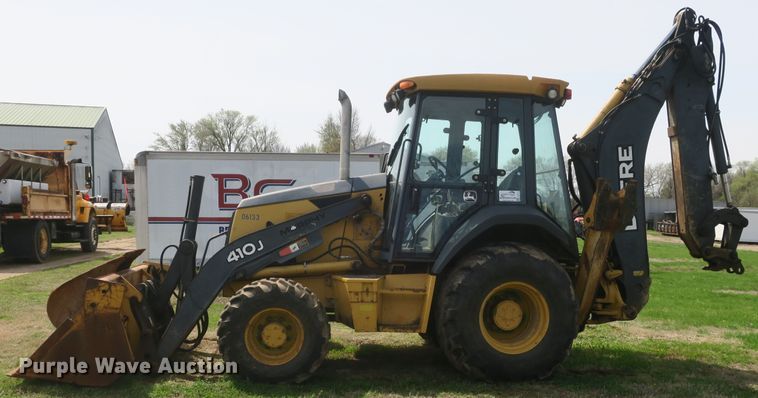 image for item DF5112 2007 John Deere 410J  backhoe
