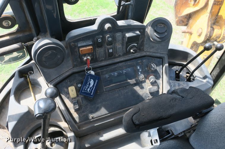 image for item DF5112 2007 John Deere 410J  backhoe