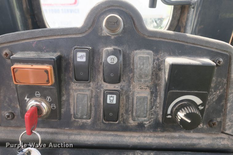 image for item DF5112 2007 John Deere 410J  backhoe