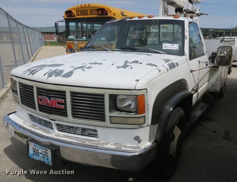 image for item DF5121 1993 GMC Sierra C3500 bucket truck