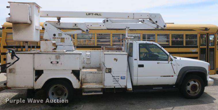 image for item DF5121 1993 GMC Sierra C3500 bucket truck