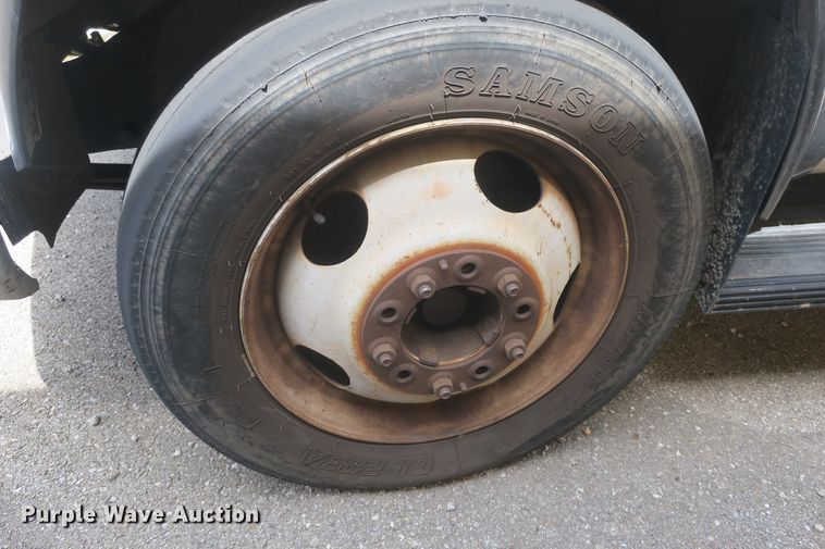 image for item DF5121 1993 GMC Sierra C3500 bucket truck