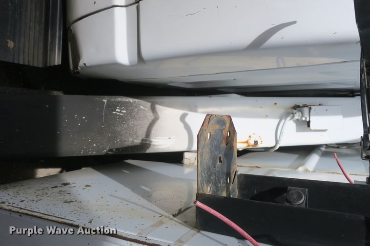 image for item DF5121 1993 GMC Sierra C3500 bucket truck