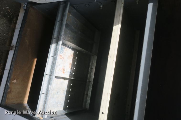 image for item DF5121 1993 GMC Sierra C3500 bucket truck