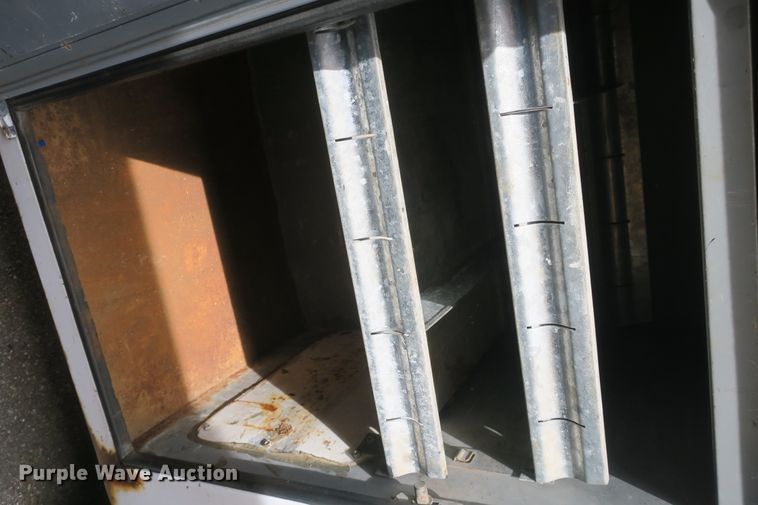 image for item DF5121 1993 GMC Sierra C3500 bucket truck