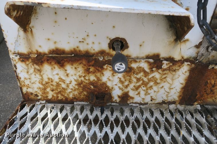 image for item DF5121 1993 GMC Sierra C3500 bucket truck