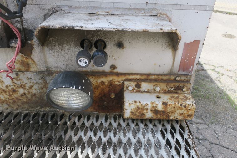 image for item DF5121 1993 GMC Sierra C3500 bucket truck