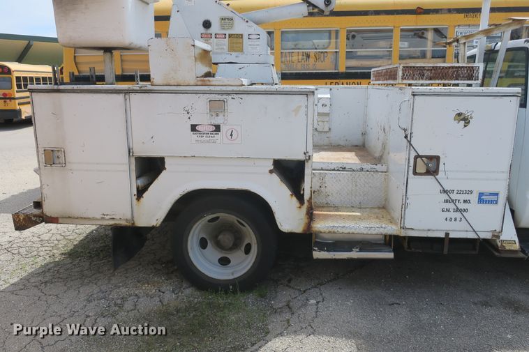 image for item DF5121 1993 GMC Sierra C3500 bucket truck