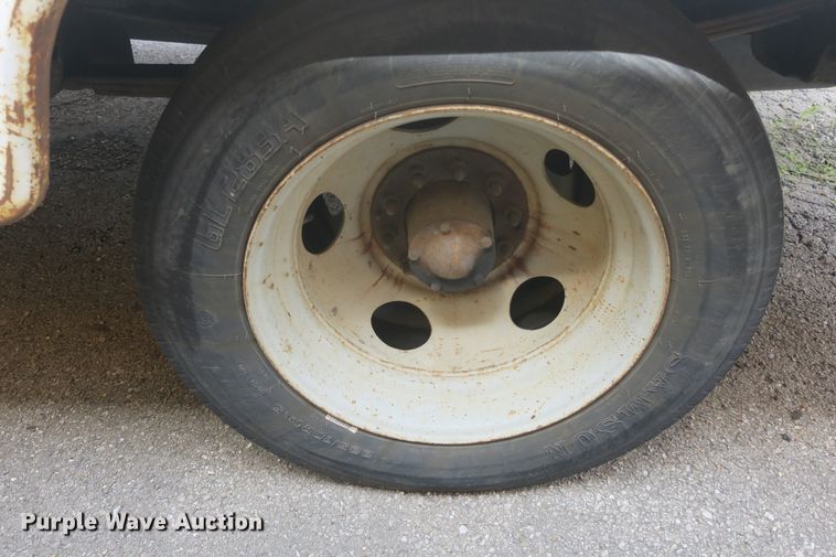 image for item DF5121 1993 GMC Sierra C3500 bucket truck