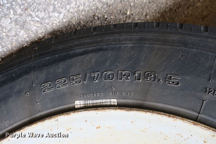 image for item DF5121 1993 GMC Sierra C3500 bucket truck