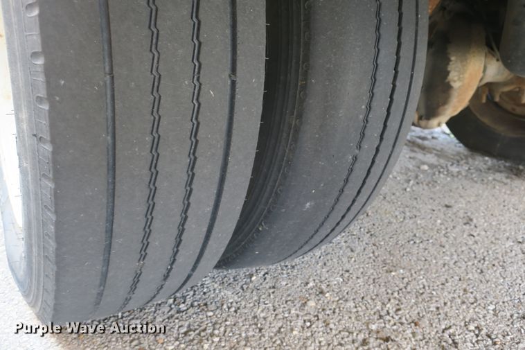 image for item DF5121 1993 GMC Sierra C3500 bucket truck