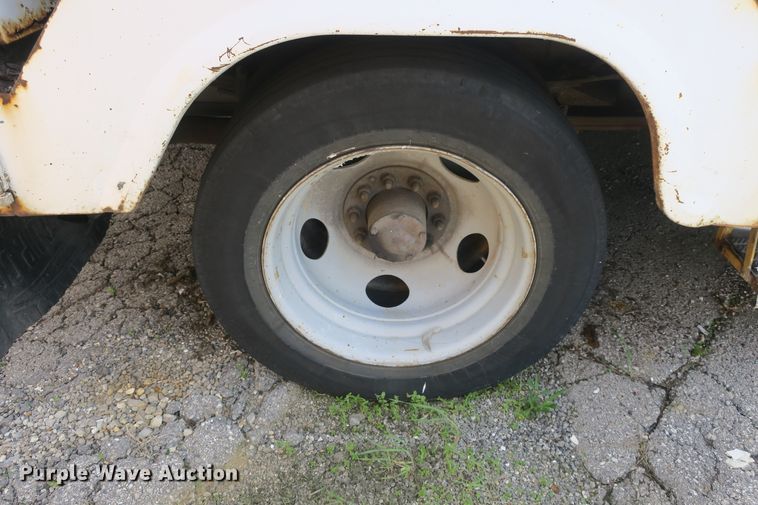 image for item DF5121 1993 GMC Sierra C3500 bucket truck