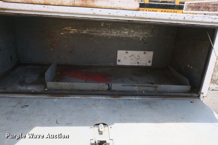 image for item DF5121 1993 GMC Sierra C3500 bucket truck