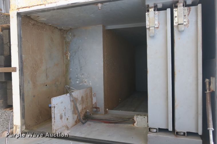 image for item DF5121 1993 GMC Sierra C3500 bucket truck