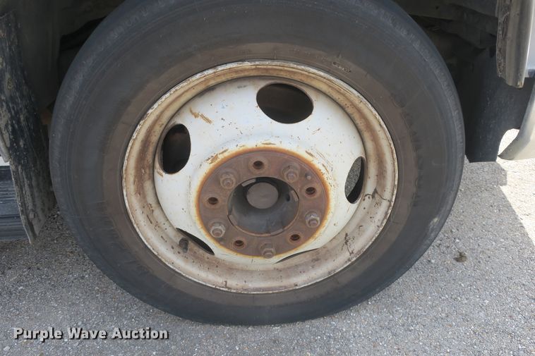 image for item DF5121 1993 GMC Sierra C3500 bucket truck