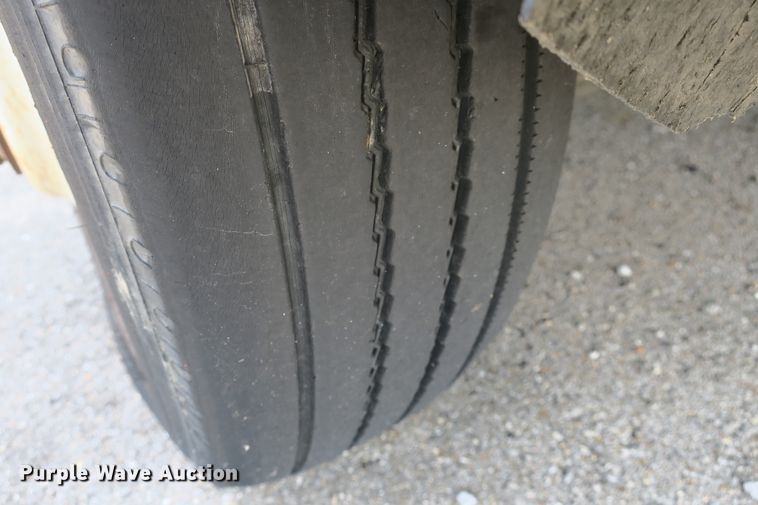 image for item DF5121 1993 GMC Sierra C3500 bucket truck