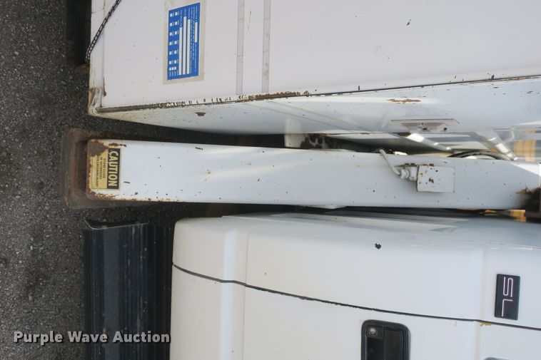 image for item DF5121 1993 GMC Sierra C3500 bucket truck