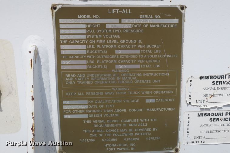 image for item DF5121 1993 GMC Sierra C3500 bucket truck