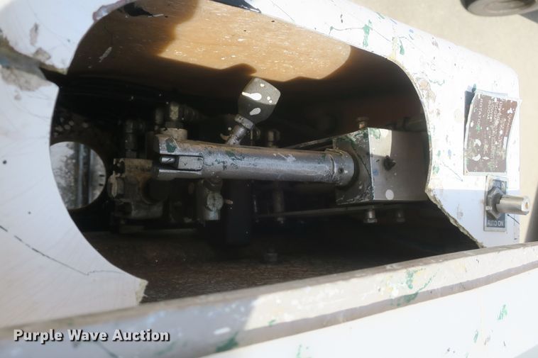 image for item DF5121 1993 GMC Sierra C3500 bucket truck