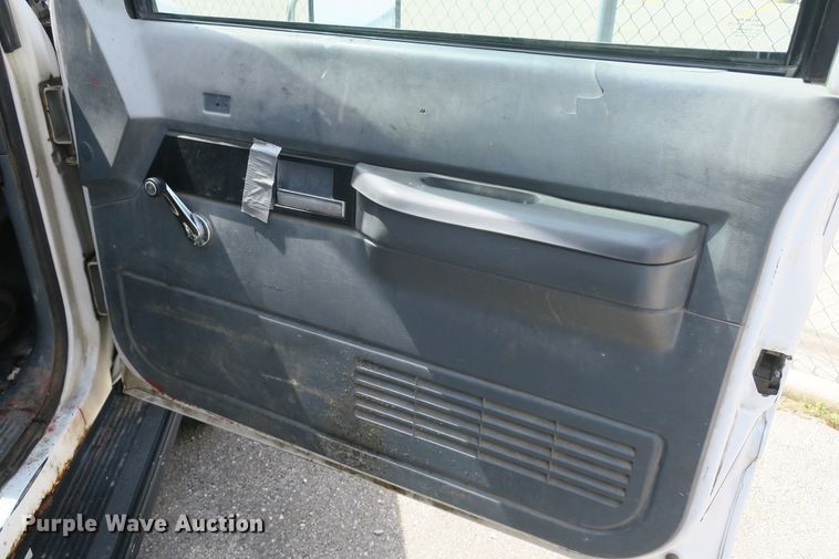 image for item DF5121 1993 GMC Sierra C3500 bucket truck