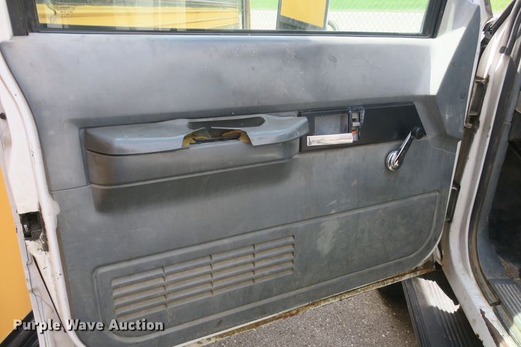 image for item DF5121 1993 GMC Sierra C3500 bucket truck