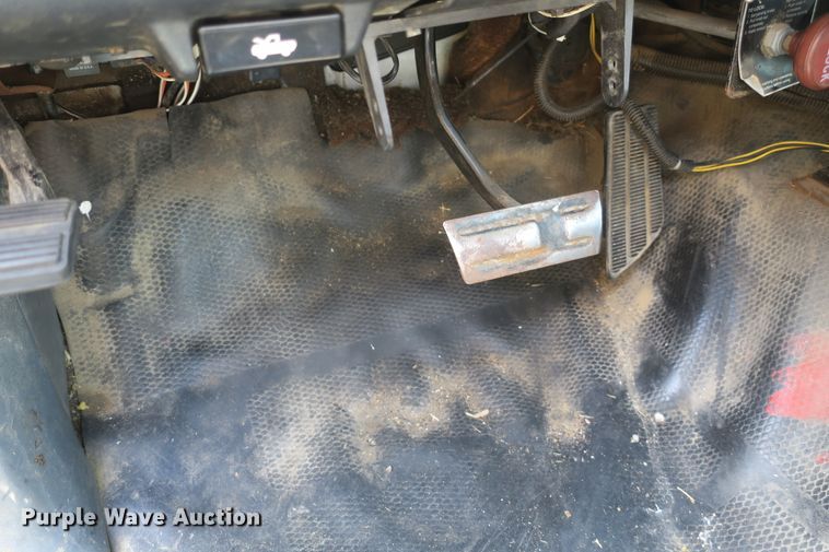 image for item DF5121 1993 GMC Sierra C3500 bucket truck