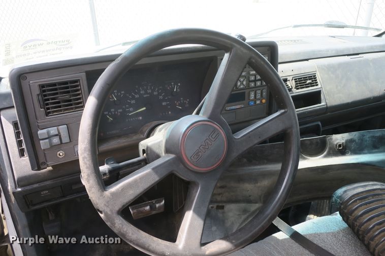 image for item DF5121 1993 GMC Sierra C3500 bucket truck