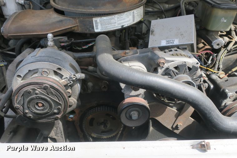 image for item DF5121 1993 GMC Sierra C3500 bucket truck