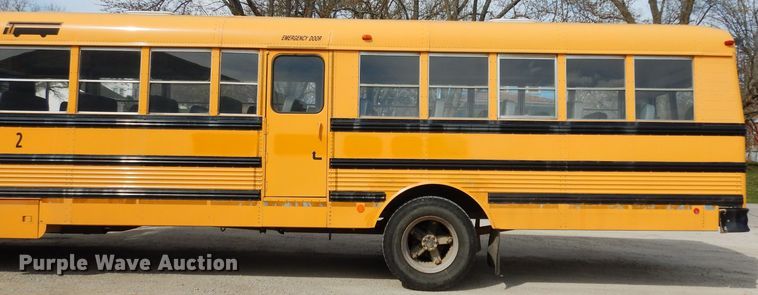 image for item DG6372 1995 International 3800 school bus