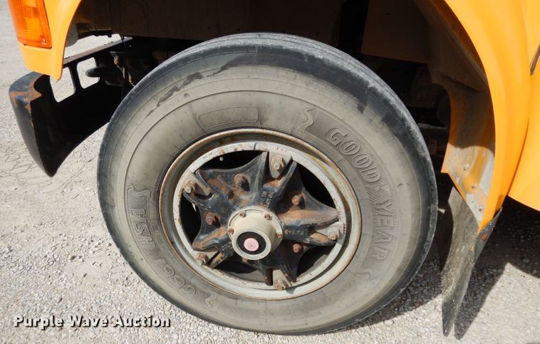 image for item DG6372 1995 International 3800 school bus