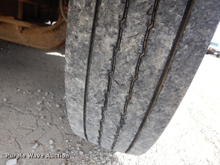 image for item DG6372 1995 International 3800 school bus