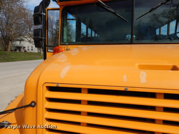 image for item DG6372 1995 International 3800 school bus
