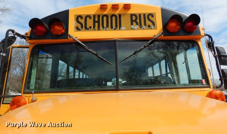 image for item DG6372 1995 International 3800 school bus