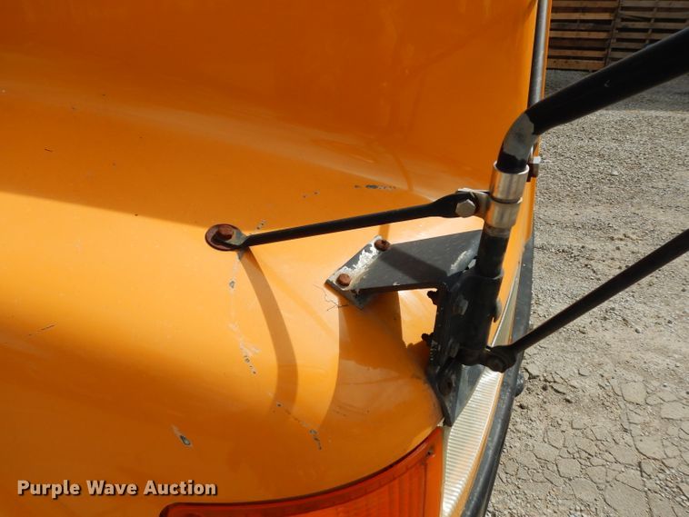 image for item DG6372 1995 International 3800 school bus