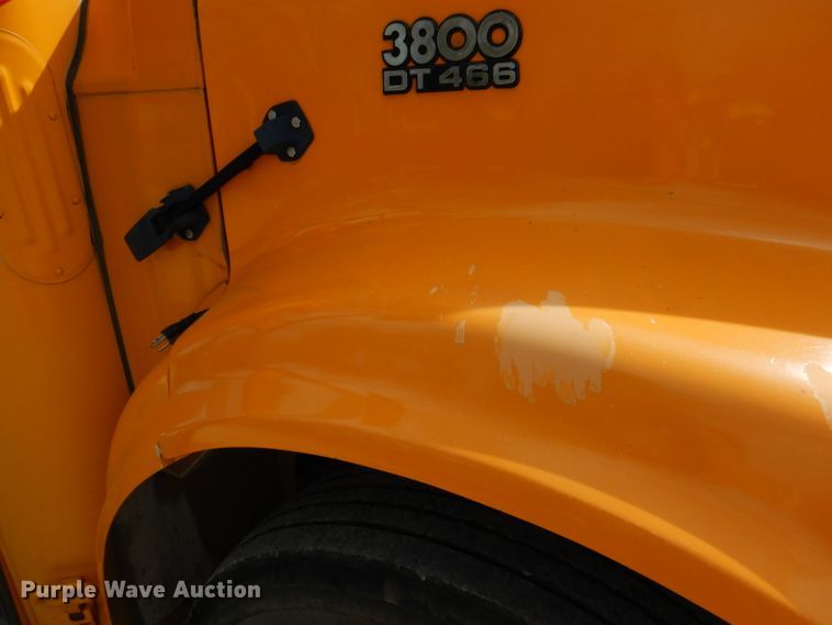 image for item DG6372 1995 International 3800 school bus