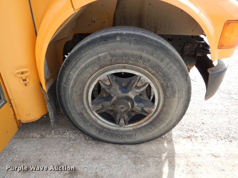 image for item DG6372 1995 International 3800 school bus