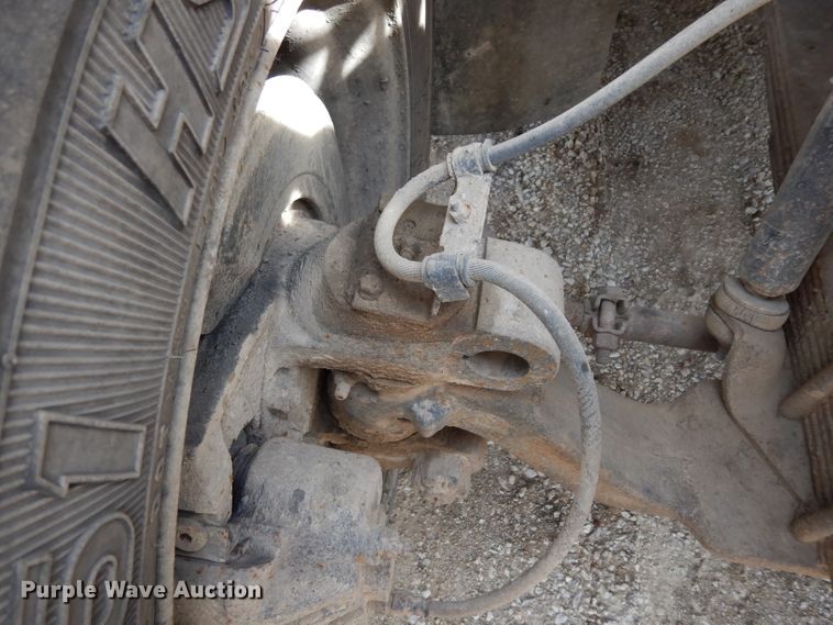 image for item DG6372 1995 International 3800 school bus